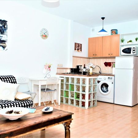 Small Building With 2 Apartments Málaga Exterior foto